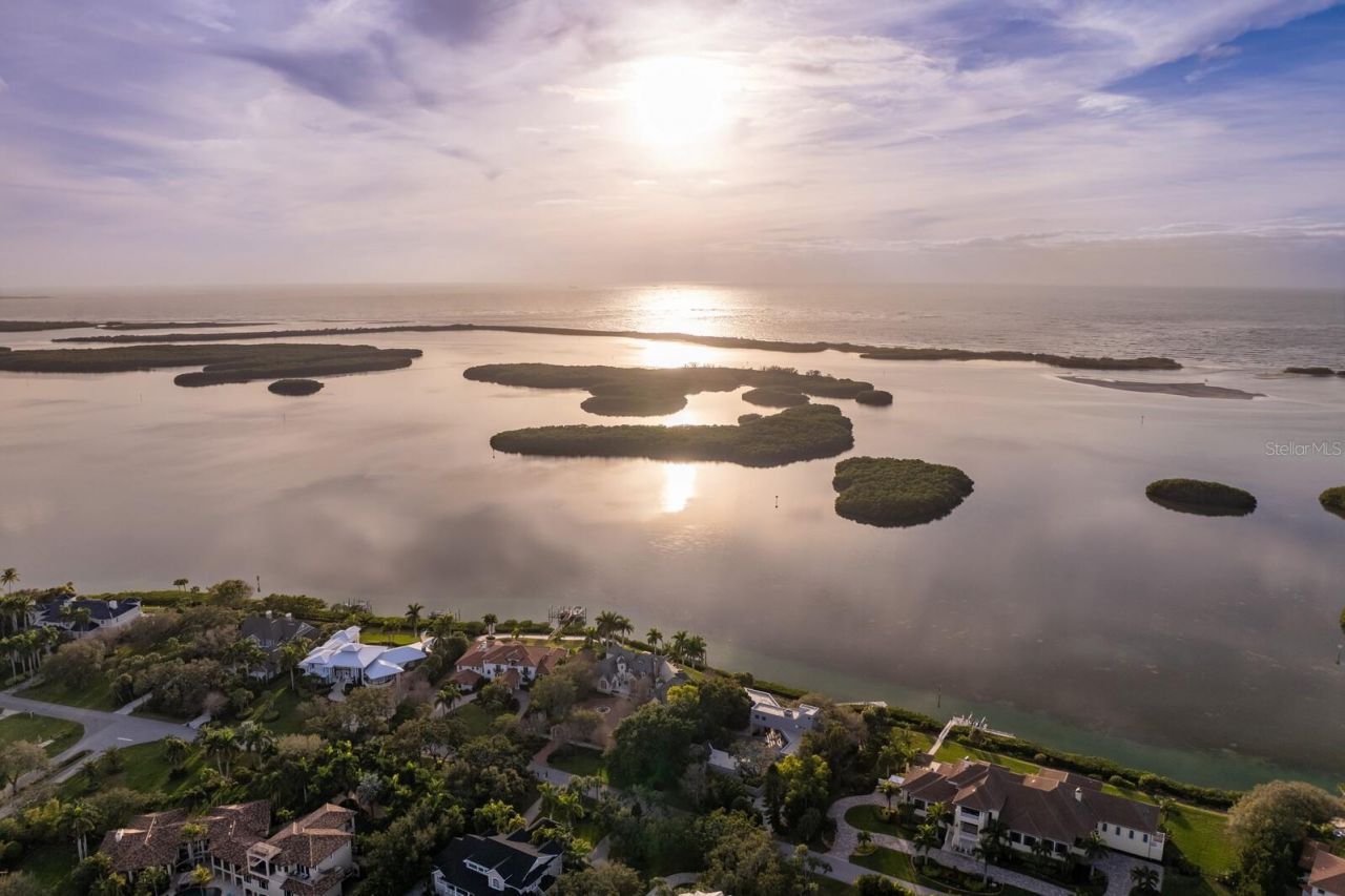 1761 Oceanview Drive, Saint Petersburg, FL 33715 Photo