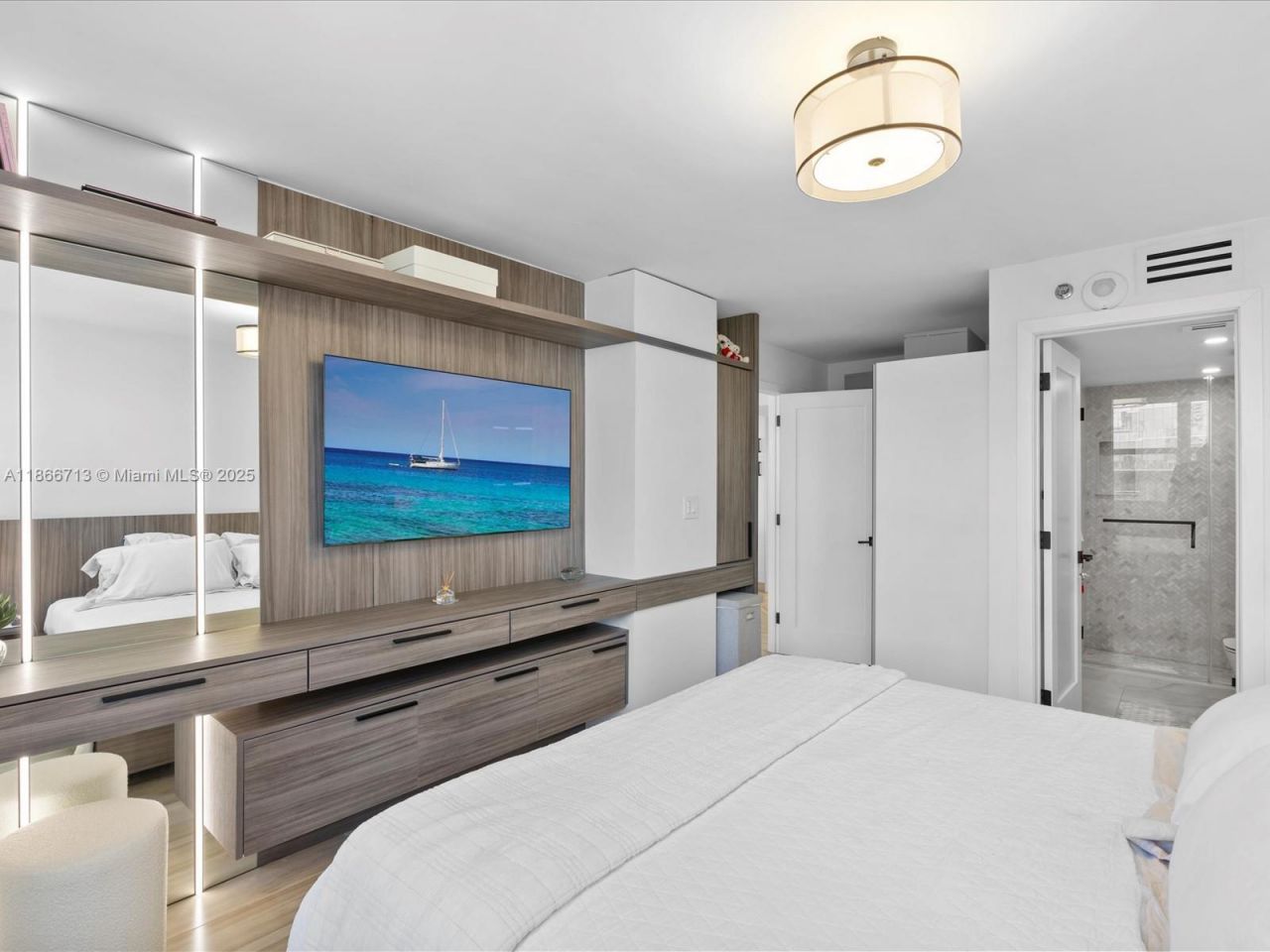 770 Claughton Island Dr, Unit 701, Miami, FL 33131 Photo