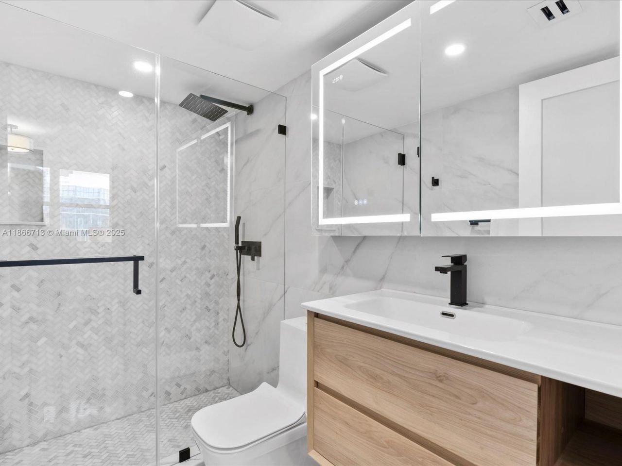 770 Claughton Island Dr, Unit 701, Miami, FL 33131 Photo