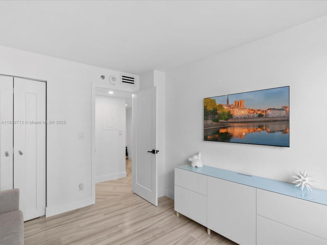 770 Claughton Island Dr, Unit 701, Miami, FL 33131 Photo