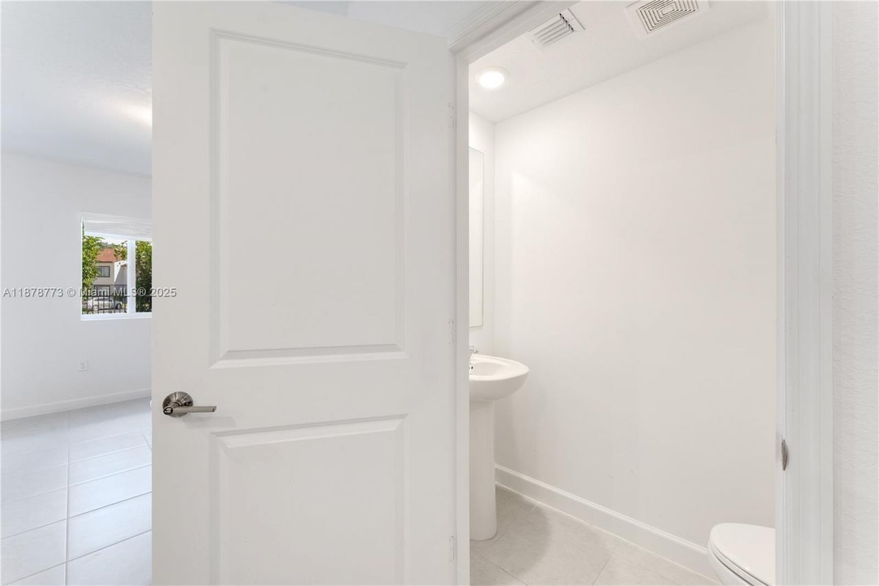 5025 SW 37th St, Pembroke Park, FL 33023 Photo