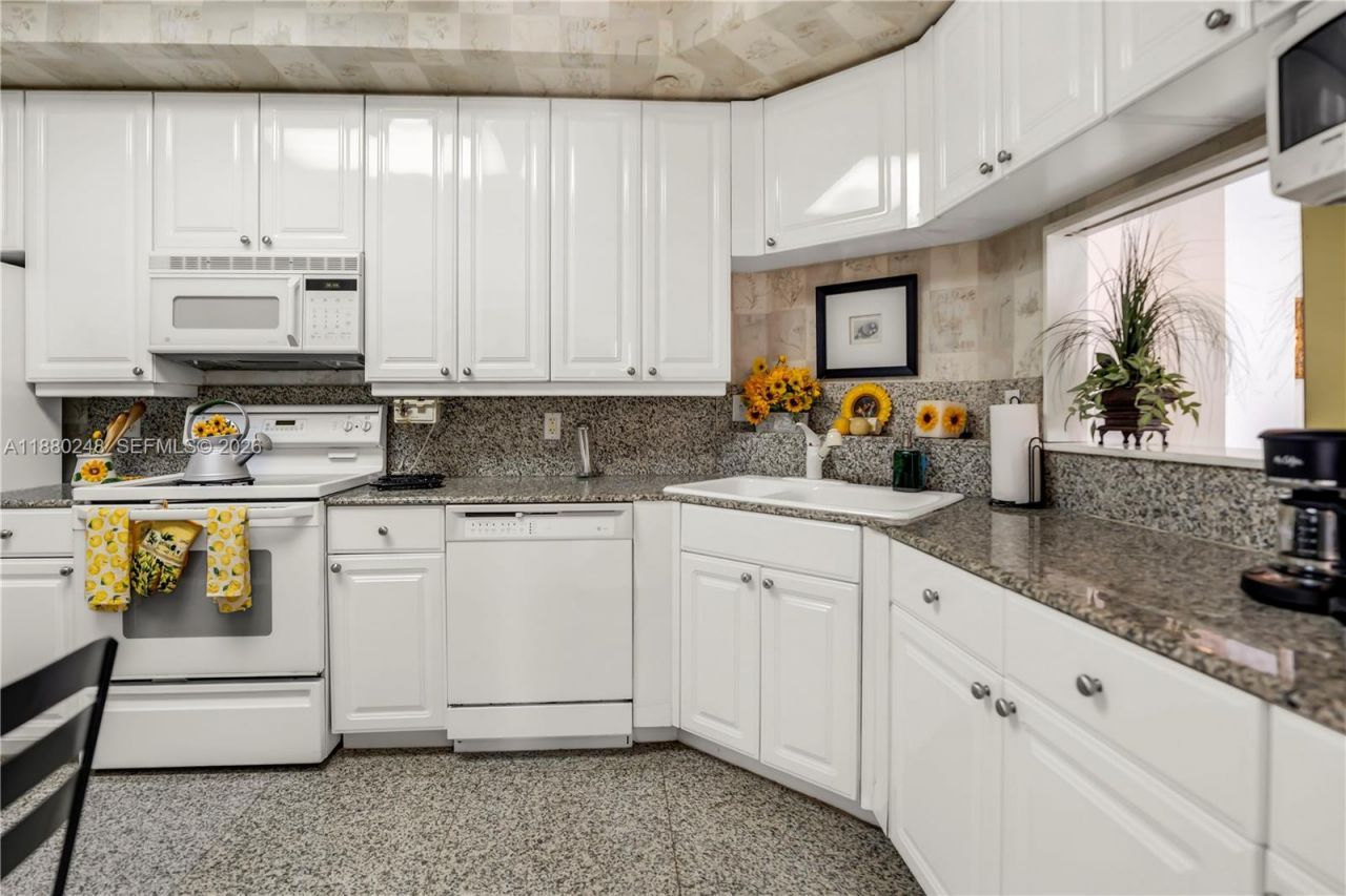 888 Brickell Key Dr, Unit 1807, Miami, FL 33131 Photo