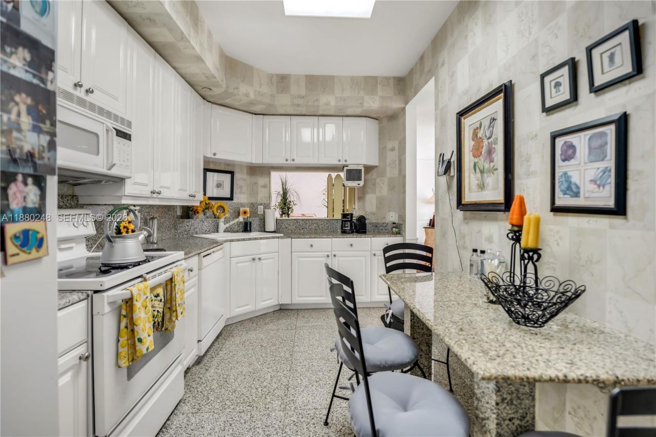 888 Brickell Key Dr, Unit 1807, Miami, FL 33131 Photo