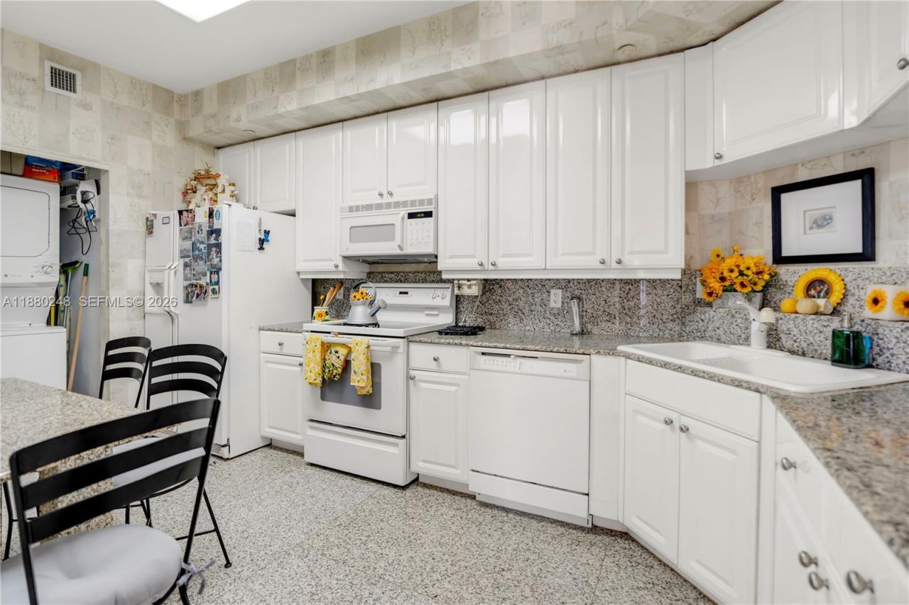 888 Brickell Key Dr, Unit 1807, Miami, FL 33131 Photo