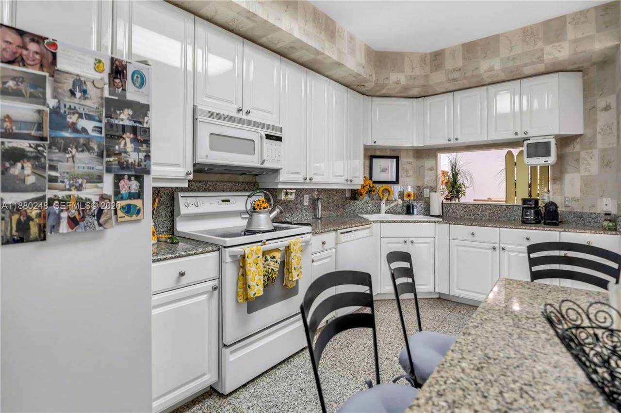 888 Brickell Key Dr, Unit 1807, Miami, FL 33131 Photo