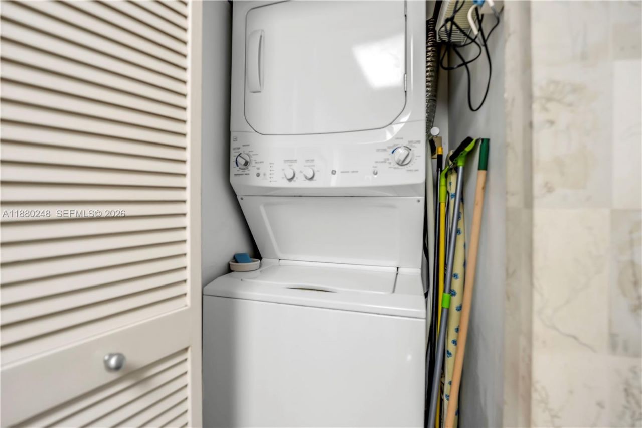 888 Brickell Key Dr, Unit 1807, Miami, FL 33131 Photo