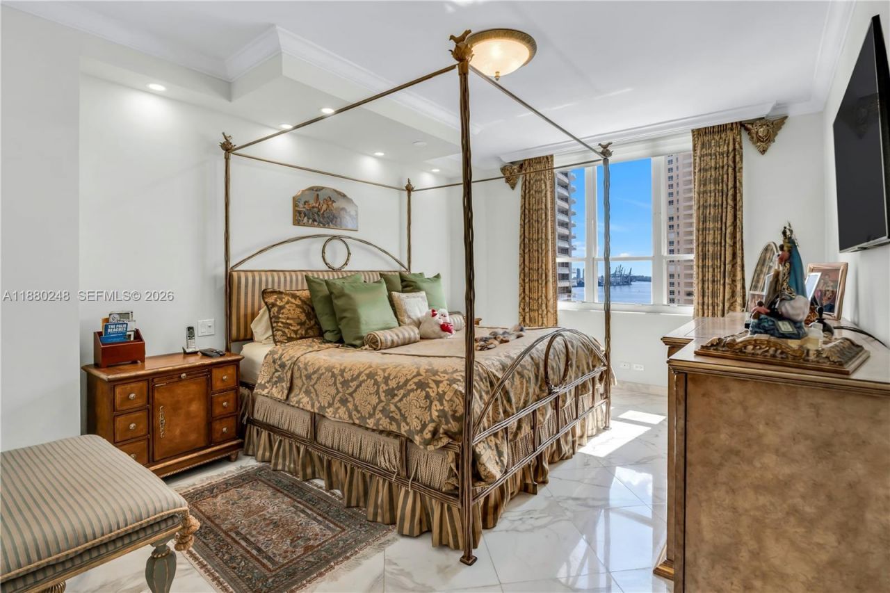 888 Brickell Key Dr, Unit 1807, Miami, FL 33131 Photo