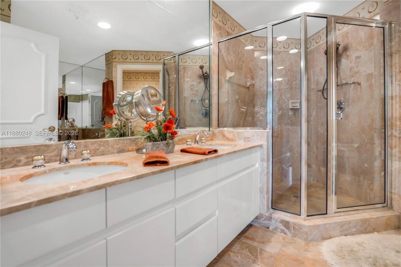 888 Brickell Key Dr, Unit 1807, Miami, FL 33131 Photo