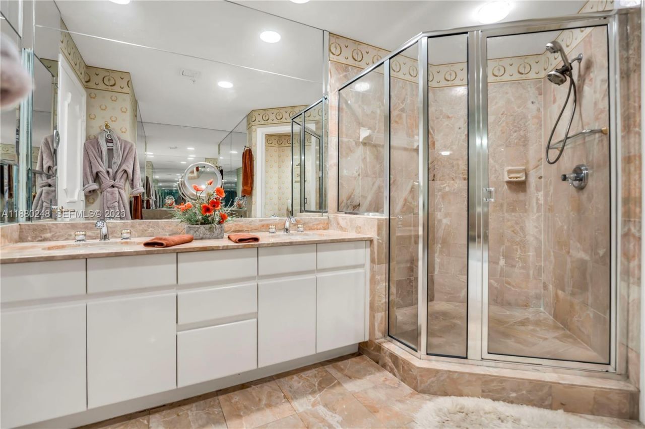 888 Brickell Key Dr, Unit 1807, Miami, FL 33131 Photo