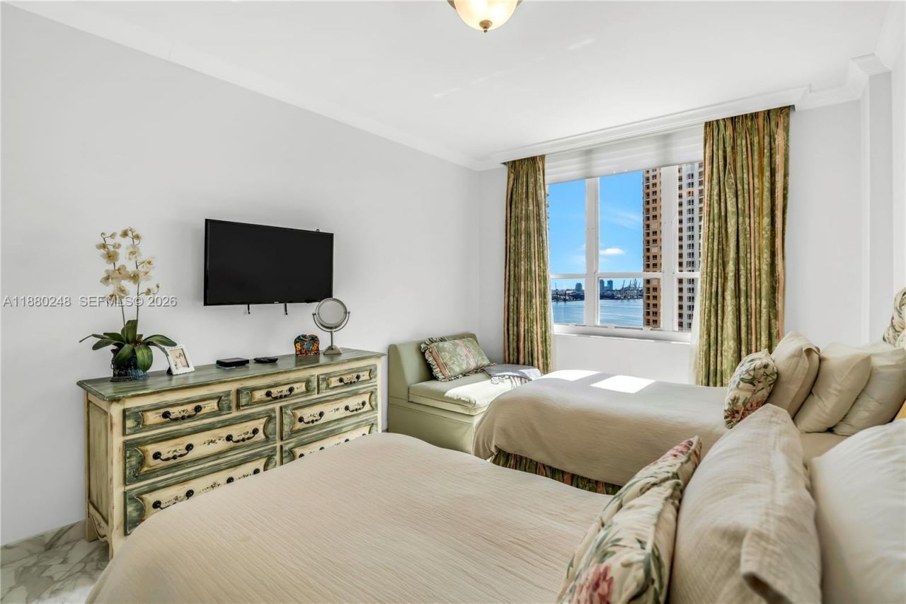 888 Brickell Key Dr, Unit 1807, Miami, FL 33131 Photo