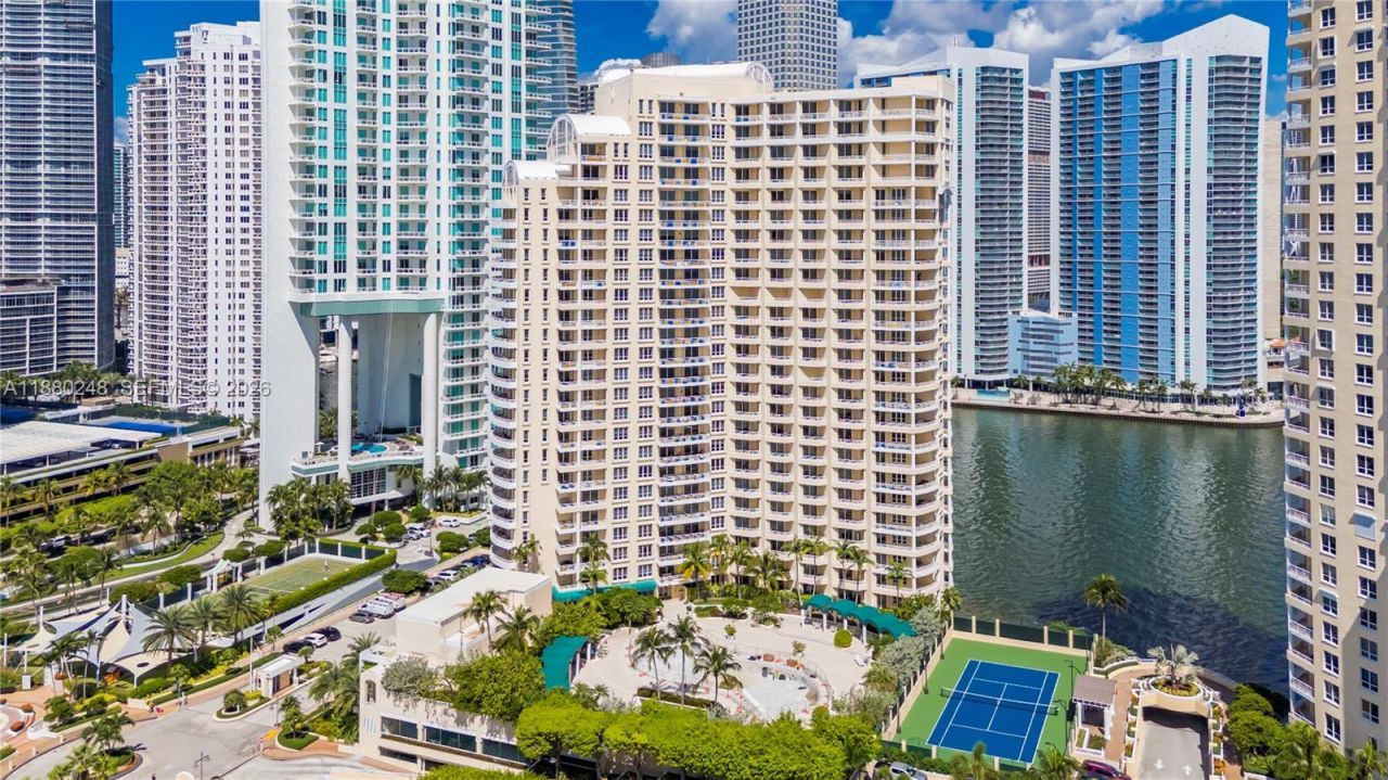 888 Brickell Key Dr, Unit 1807, Miami, FL 33131 Photo