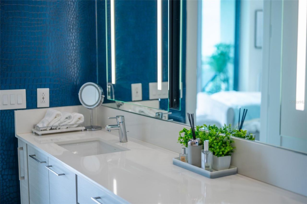 1155 N Gulfstream Avenue, Unit 1607, Sarasota, FL 34236 Photo