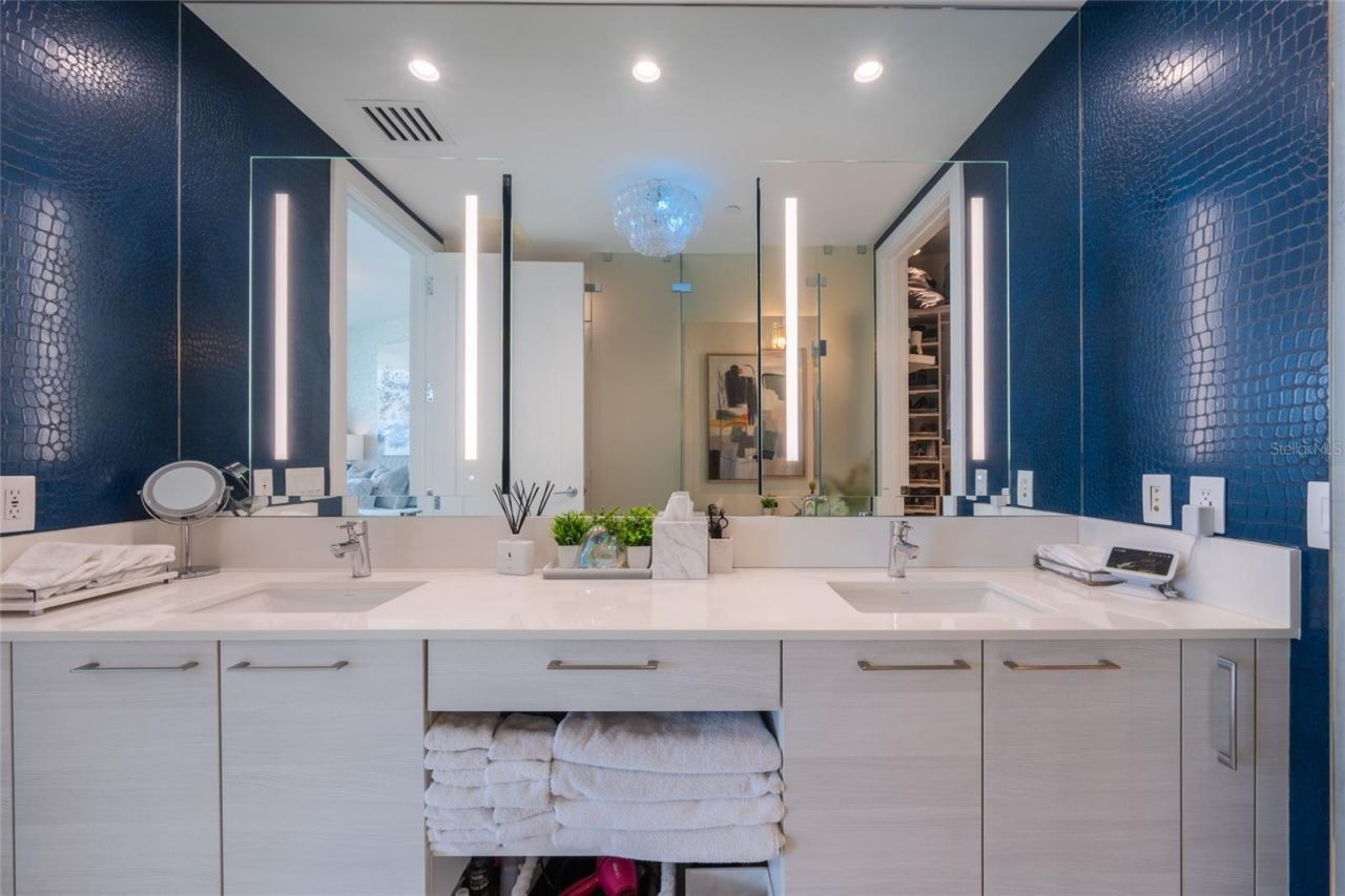 1155 N Gulfstream Avenue, Unit 1607, Sarasota, FL 34236 Photo