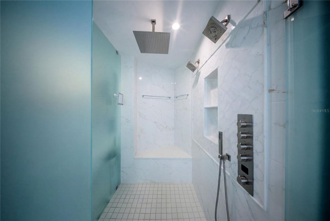 1155 N Gulfstream Avenue, Unit 1607, Sarasota, FL 34236 Photo