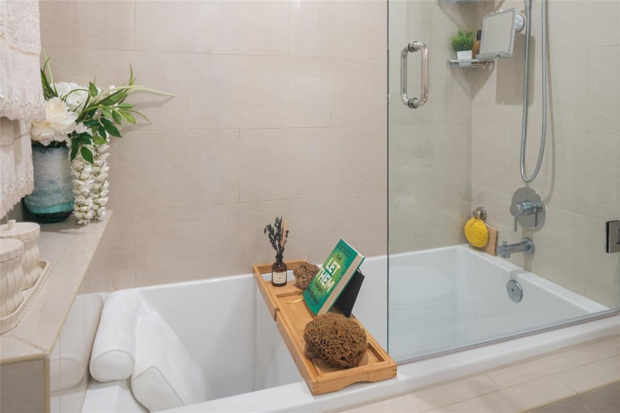 1155 N Gulfstream Avenue, Unit 1607, Sarasota, FL 34236 Photo