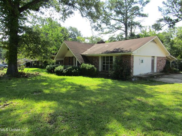 111 Glenstone Circle, Jackson, MS 39212