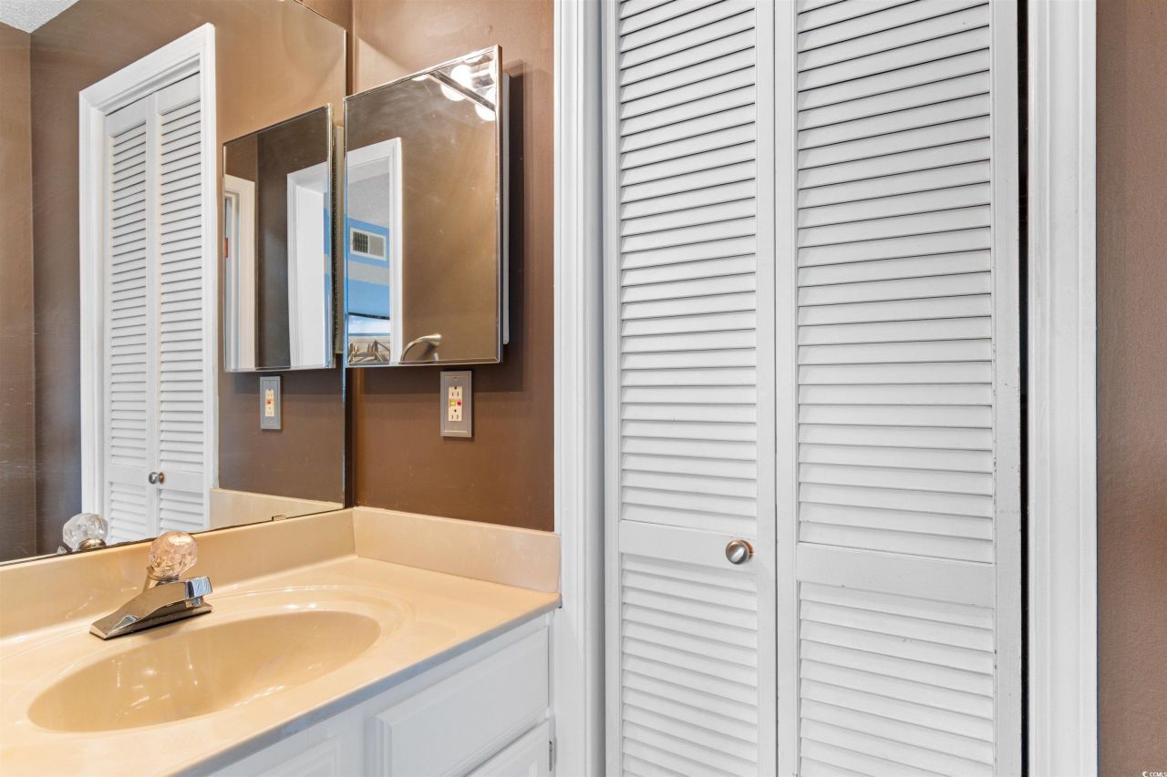 4601 Greenbriar Dr. Photo 23