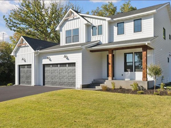 2415 Laurie Court W, Roseville, MN 55113