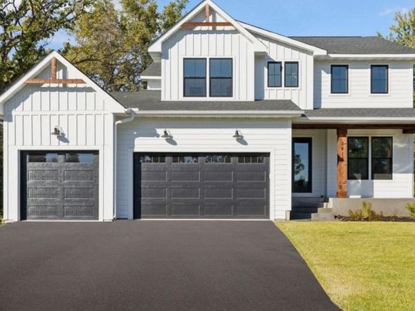 2415 Laurie Court W, Roseville, MN 55113