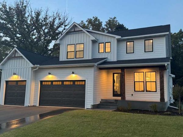 2415 Laurie Court W, Roseville, MN 55113