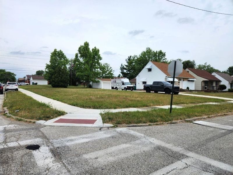 15701 Walvern Boulevard, Maple Heights, OH 44137 Photo 1
