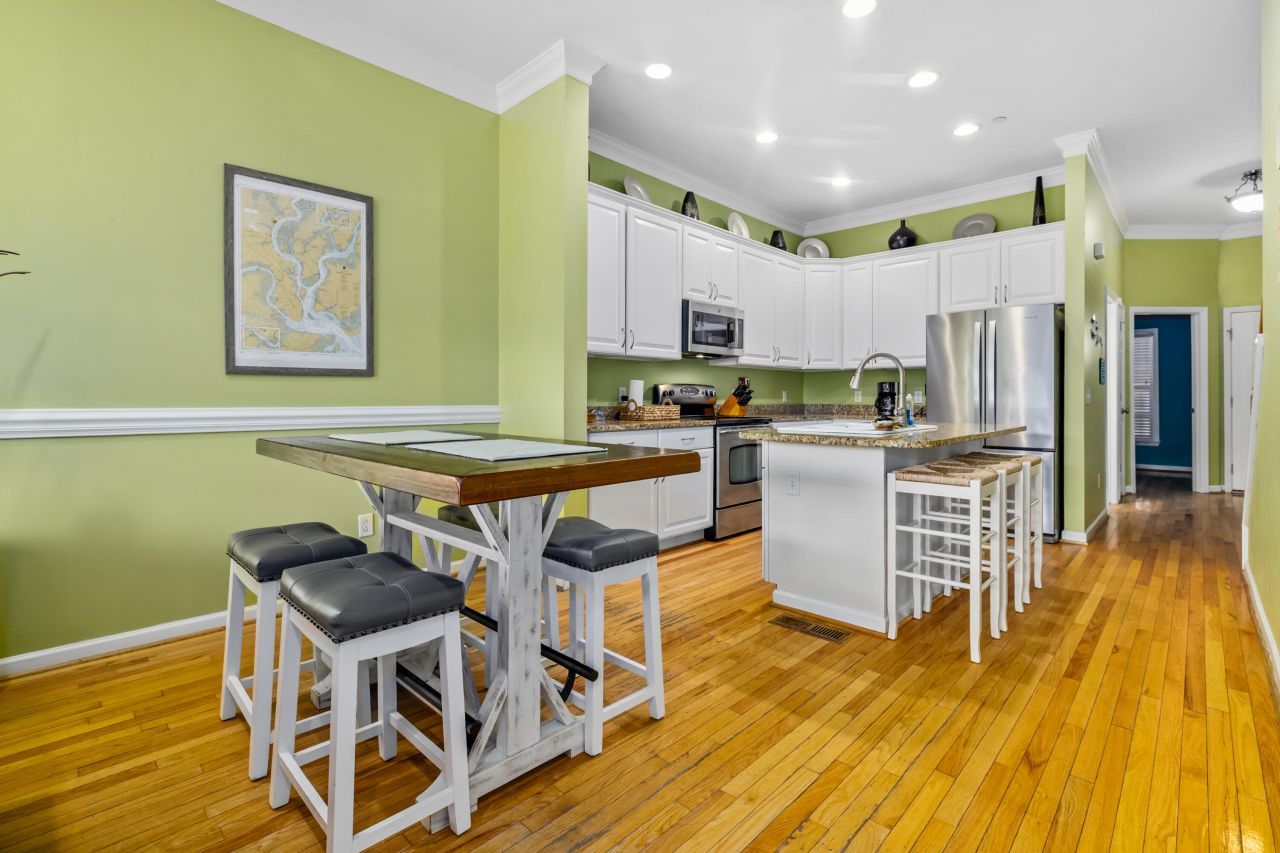 107 W 2nd Street Photo 18