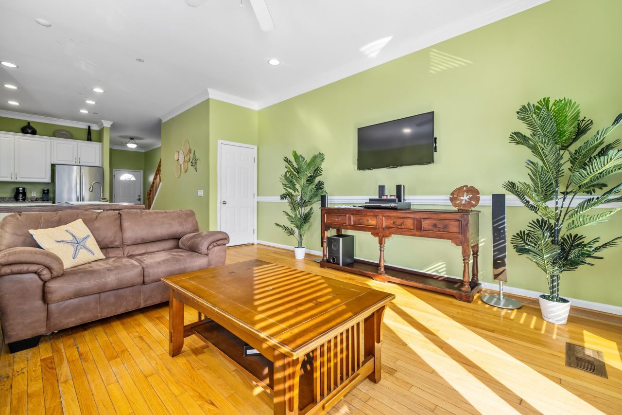 107 W 2nd Street Photo 24