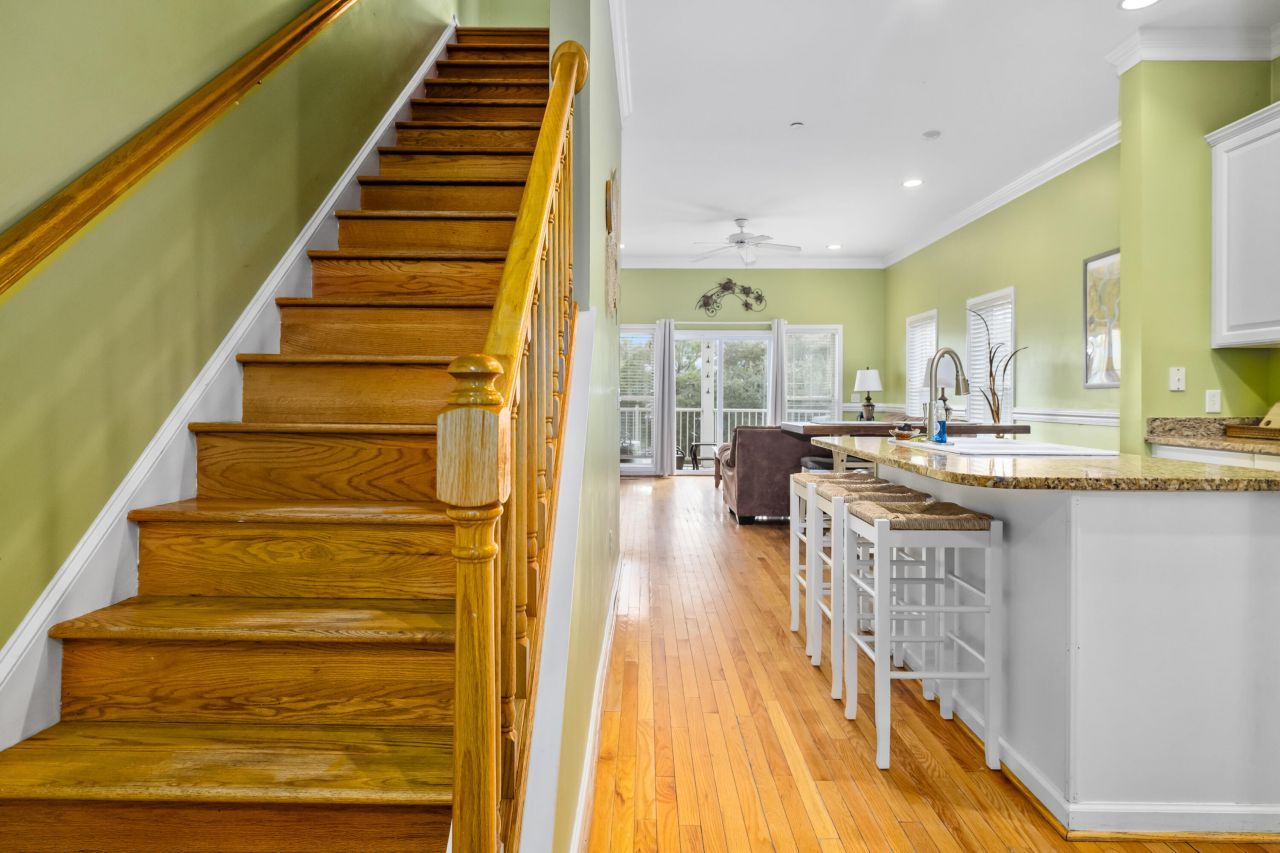 107 W 2nd Street Photo 33