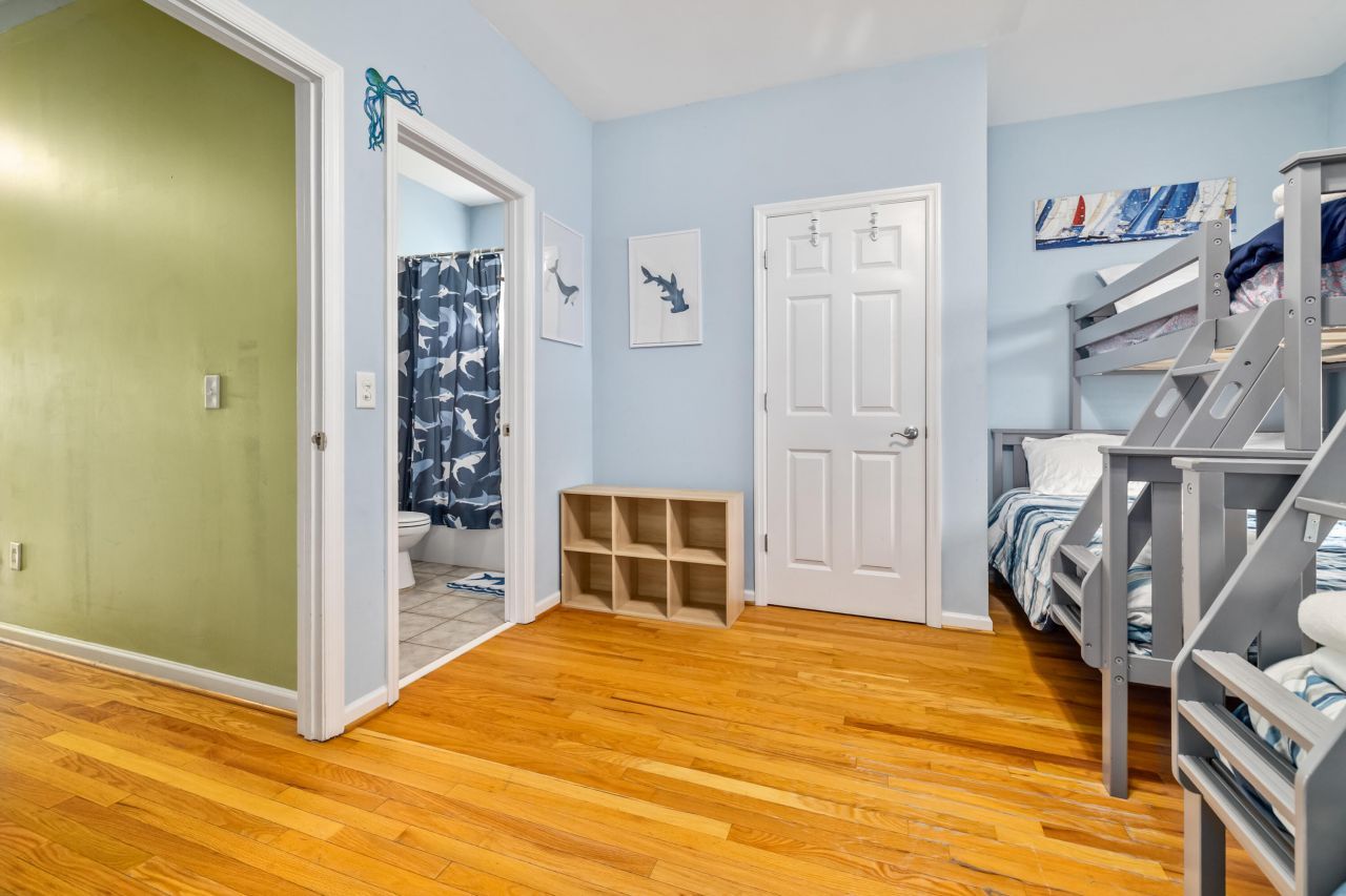 107 W 2nd Street Photo 49