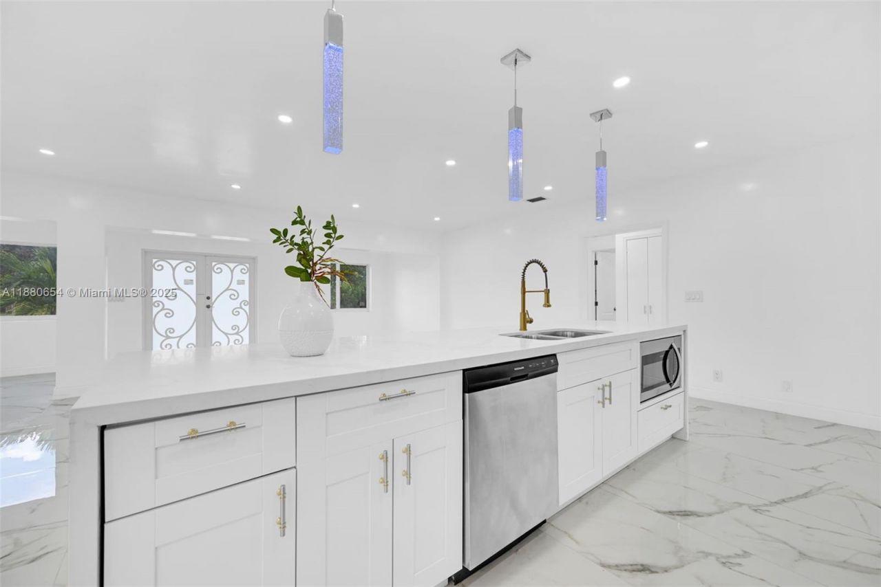 11011 NE 9th Ct, Biscayne Park, FL 33161 Photo