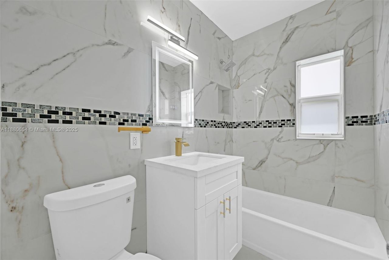 11011 NE 9th Ct, Biscayne Park, FL 33161 Photo