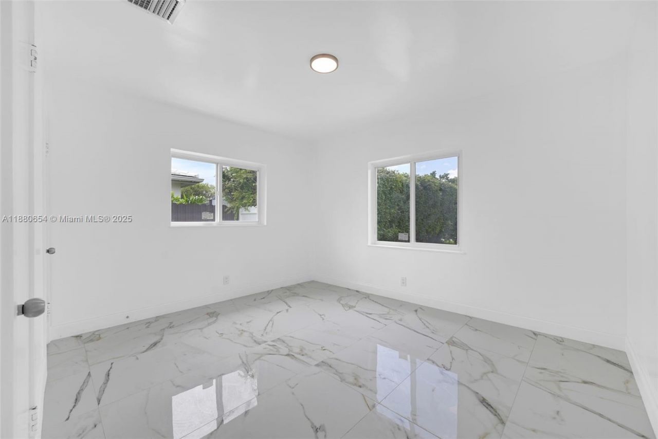 11011 NE 9th Ct, Biscayne Park, FL 33161 Photo