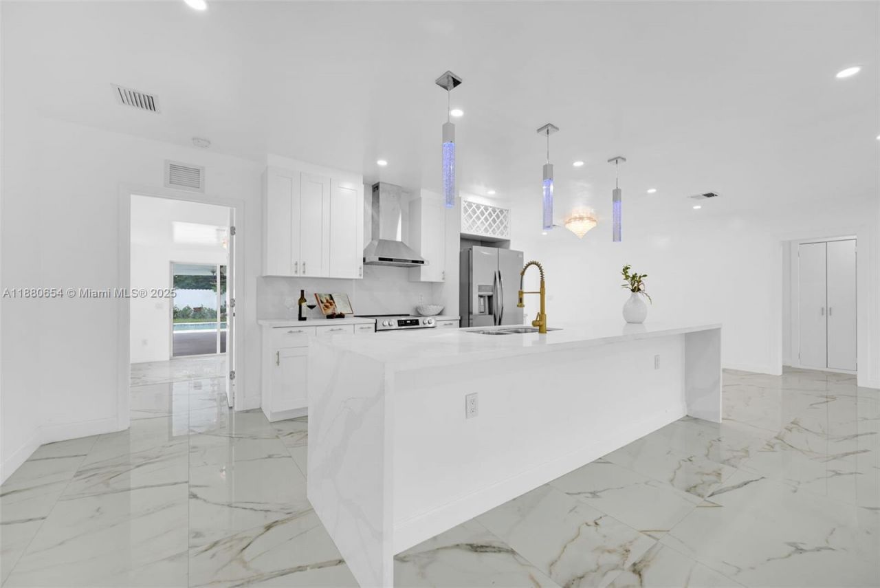 11011 NE 9th Ct, Biscayne Park, FL 33161 Photo