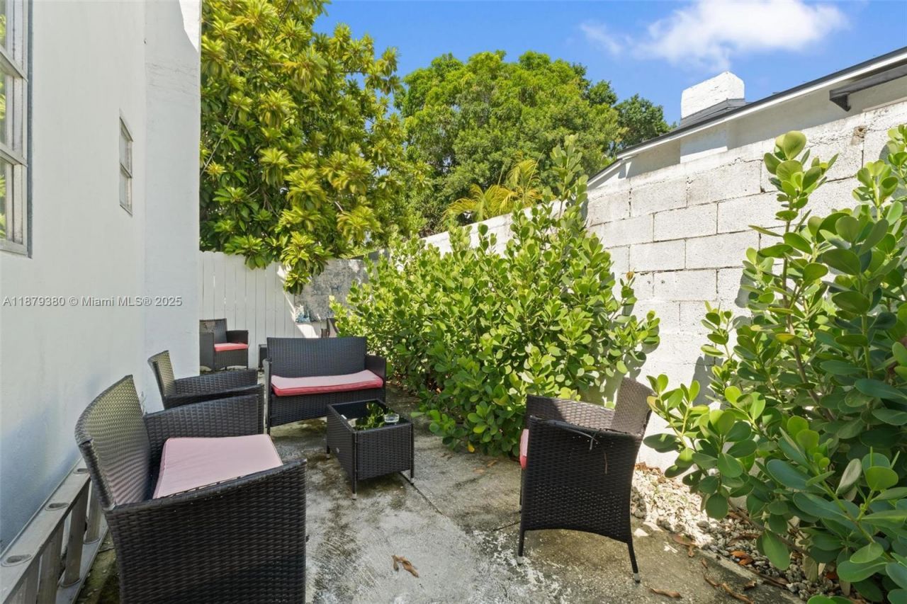 2453 SW 17th St, Unit 2453, Miami, FL 33145 Photo