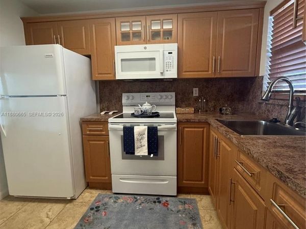 8345 Sunrise Lakes Blvd, Unit 309, Sunrise, FL 33322