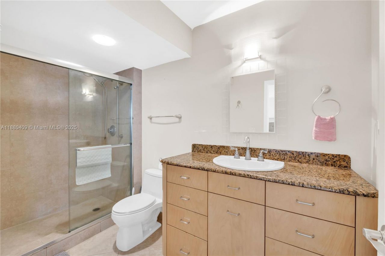 3440 NE 192nd St, Unit 2D-A, Aventura, FL 33180 Photo