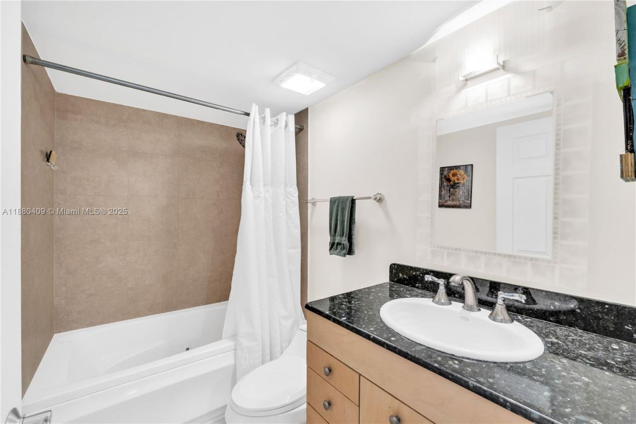 3440 NE 192nd St, Unit 2D-A, Aventura, FL 33180 Photo