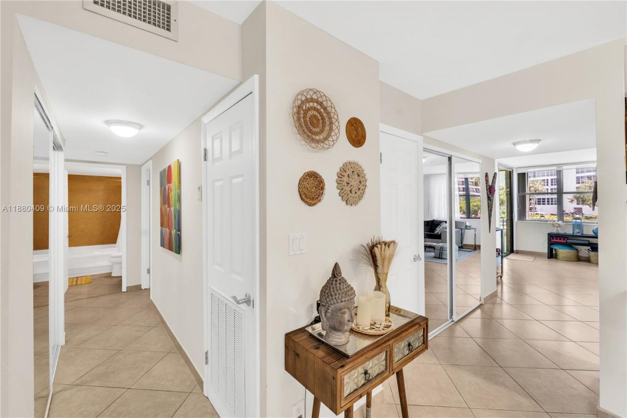 3440 NE 192nd St, Unit 2D-A, Aventura, FL 33180 Photo