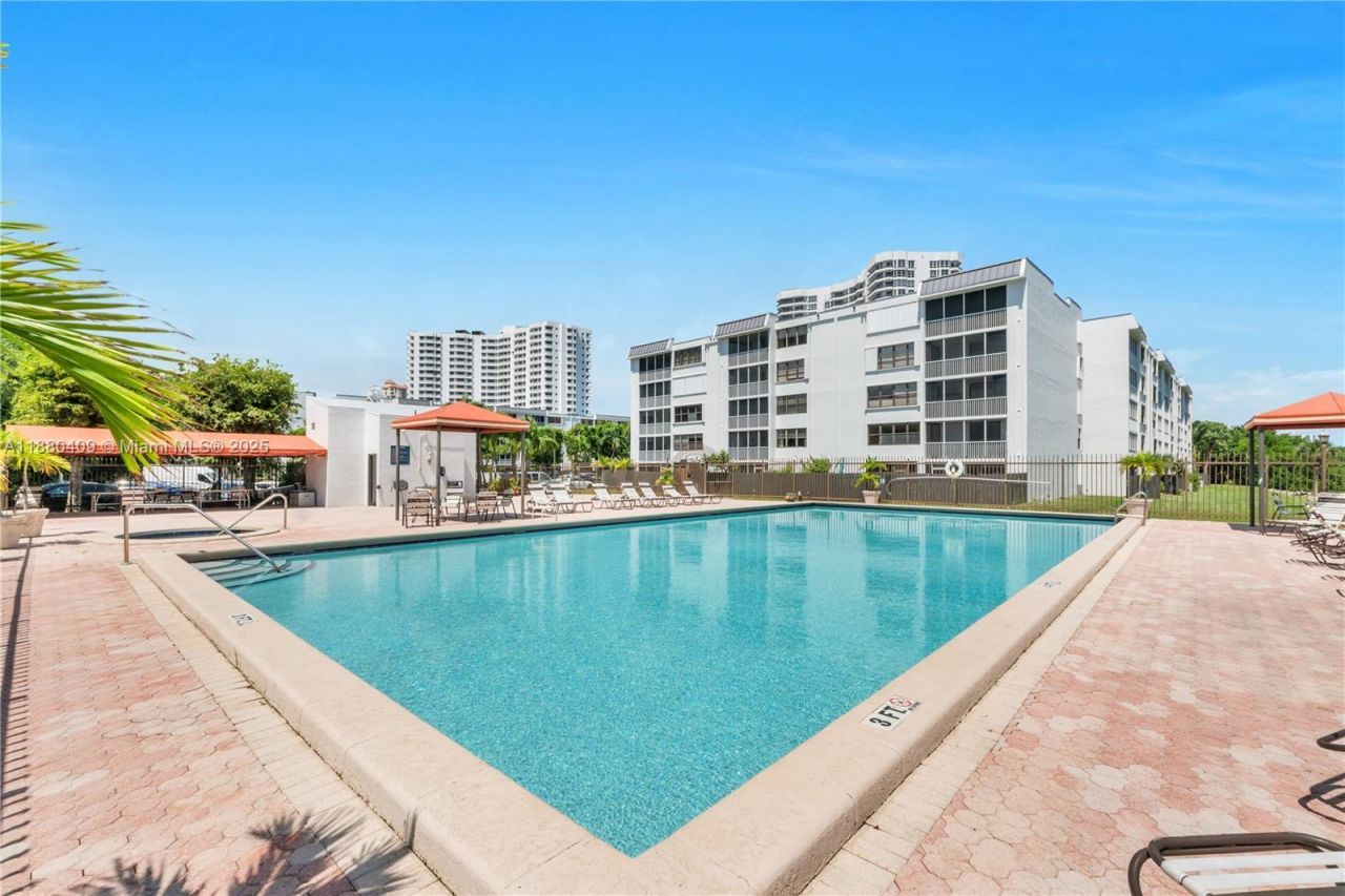 3440 NE 192nd St, Unit 2D-A, Aventura, FL 33180 Photo