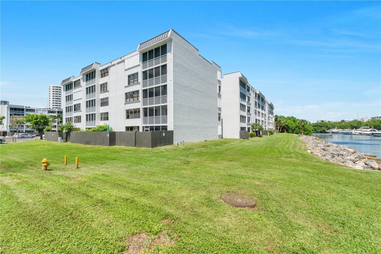 3440 NE 192nd St, Unit 2D-A, Aventura, FL 33180 Photo