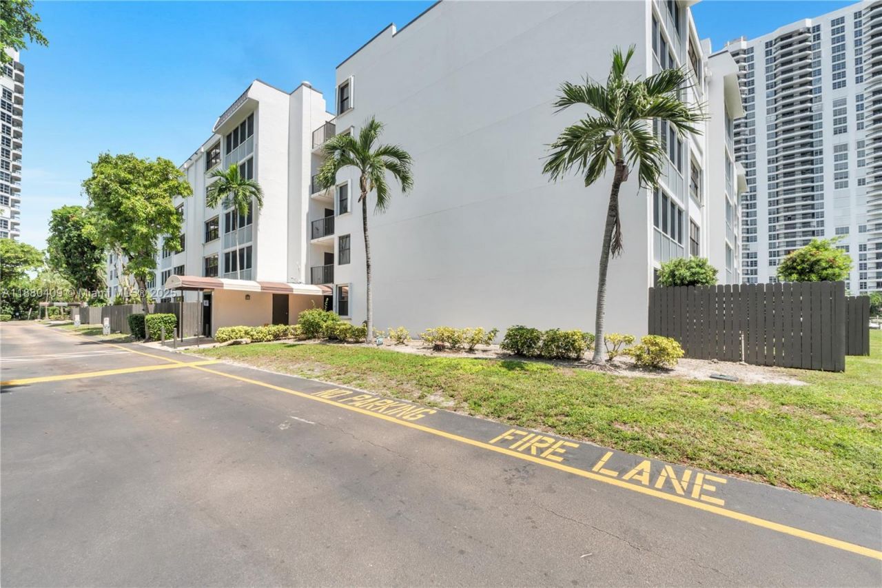3440 NE 192nd St, Unit 2D-A, Aventura, FL 33180 Photo
