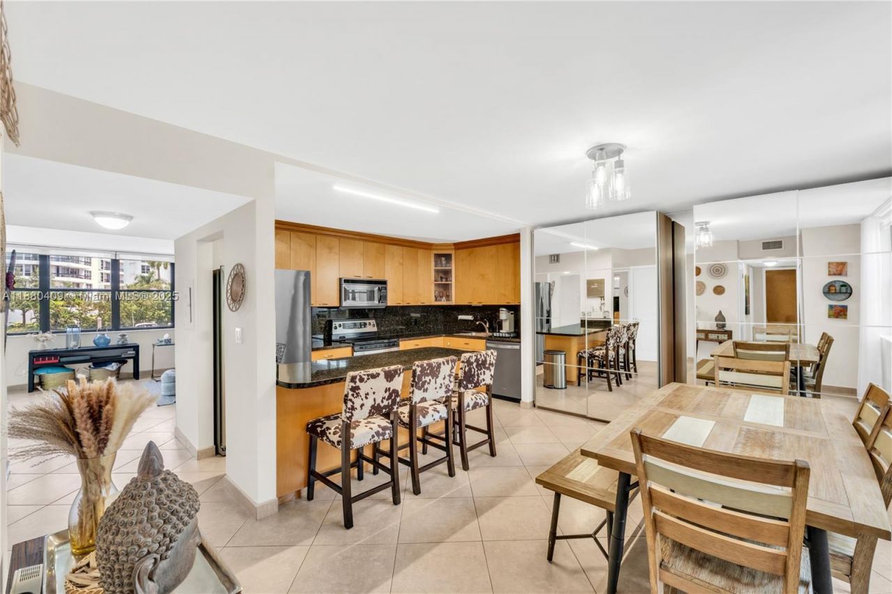 3440 NE 192nd St, Unit 2D-A, Aventura, FL 33180 Photo