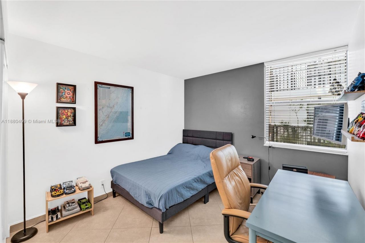 3440 NE 192nd St, Unit 2D-A, Aventura, FL 33180 Photo
