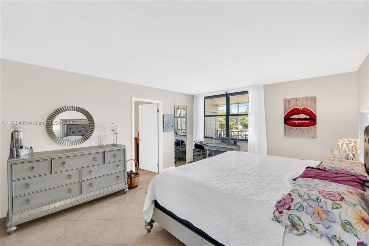 3440 NE 192nd St, Unit 2D-A, Aventura, FL 33180 Photo