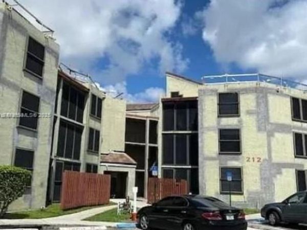 212 Lake Pointe Dr, Unit 205, Oakland Park, FL 33309