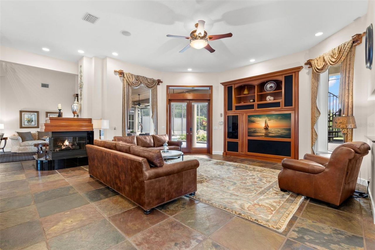 211 Rue Des Chateaux, Tarpon Springs, FL 34688 Photo