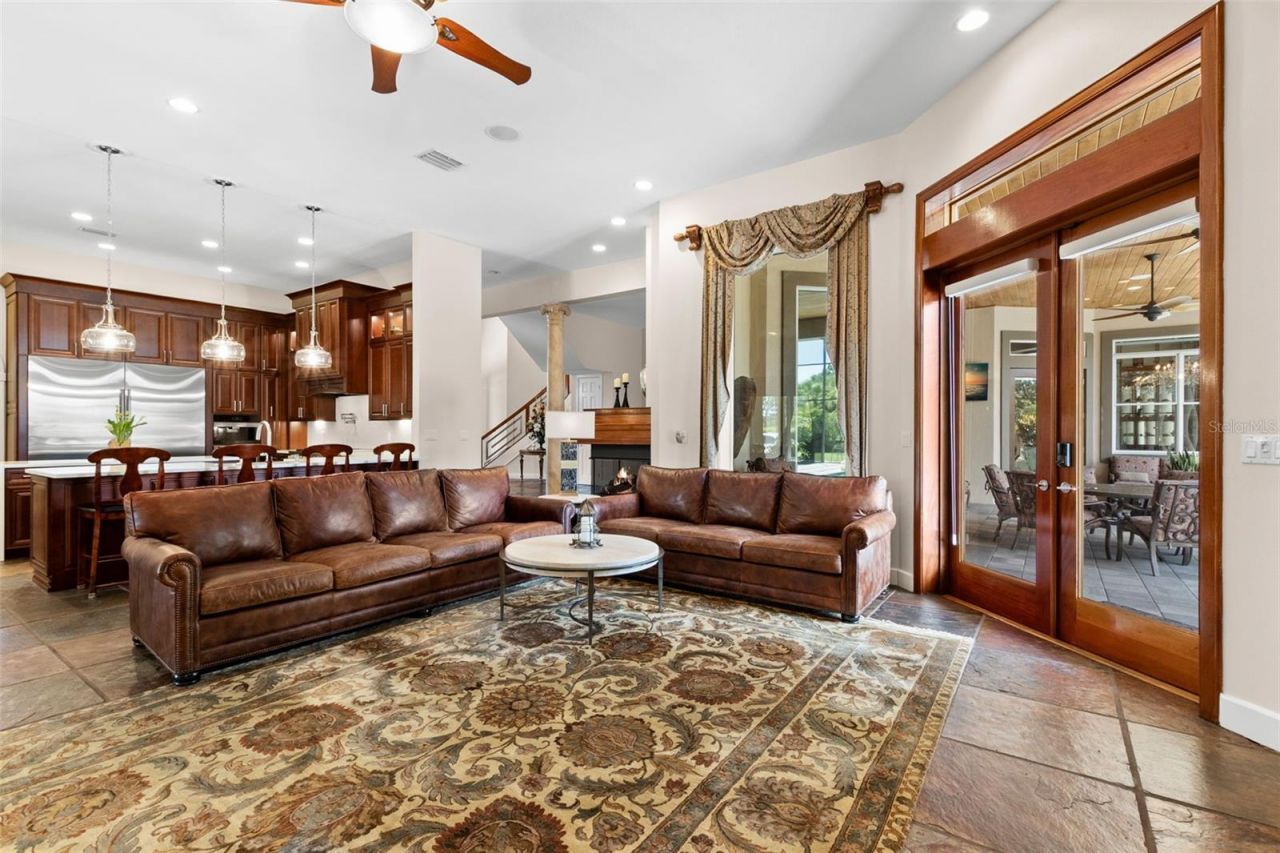 211 Rue Des Chateaux, Tarpon Springs, FL 34688 Photo