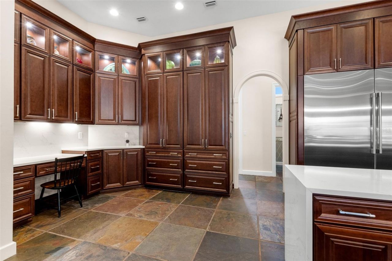 211 Rue Des Chateaux, Tarpon Springs, FL 34688 Photo