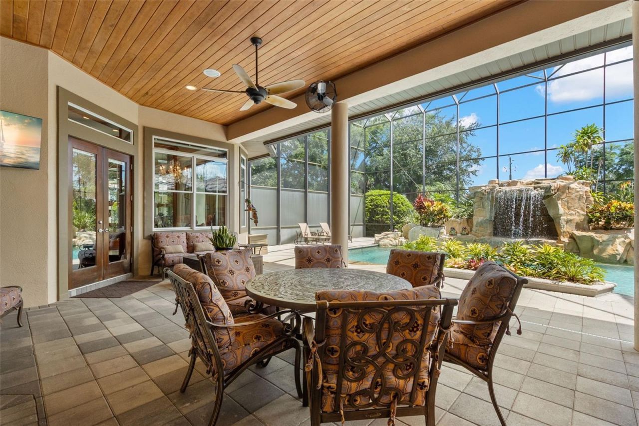 211 Rue Des Chateaux, Tarpon Springs, FL 34688 Photo