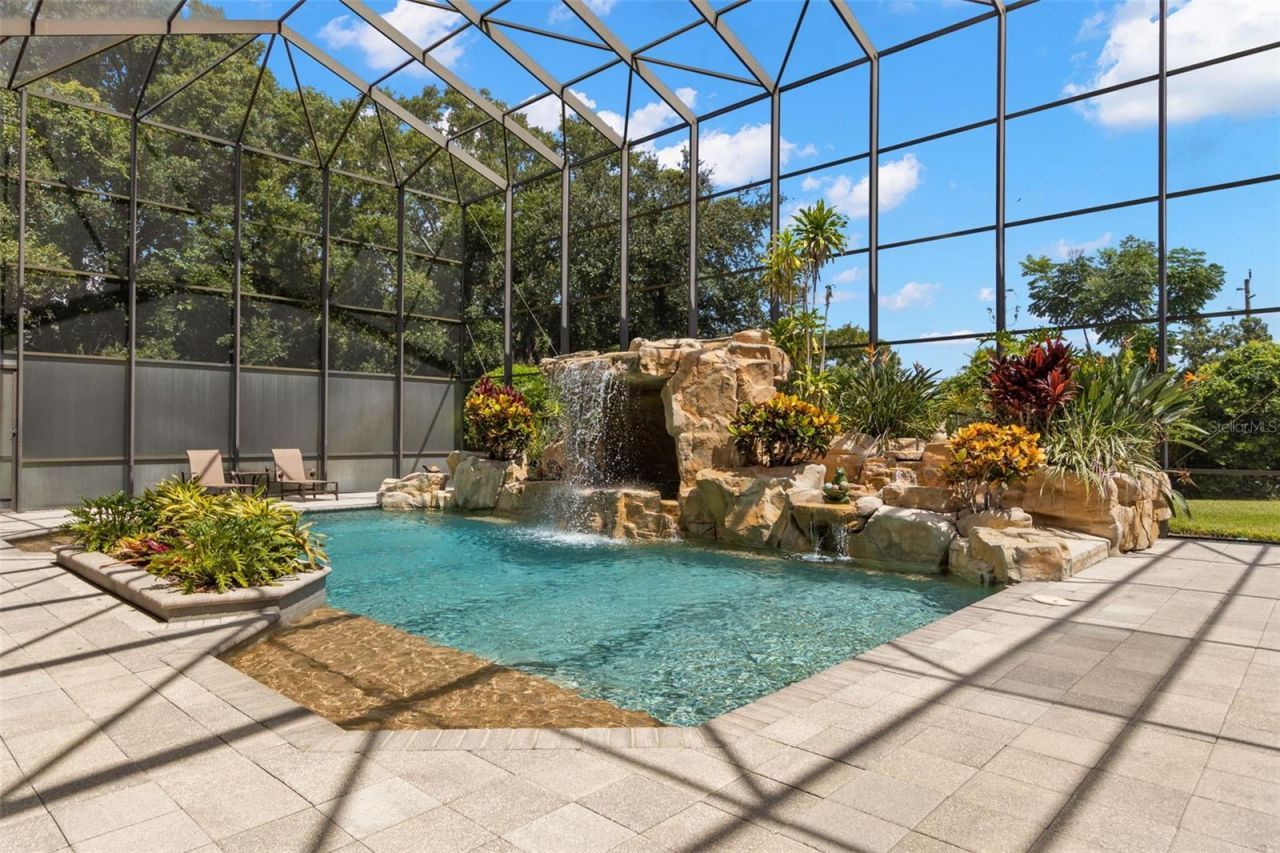 211 Rue Des Chateaux, Tarpon Springs, FL 34688 Photo